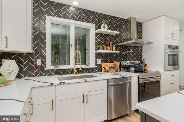 555 HILLTOP RD, Hummelstown, PA 17036