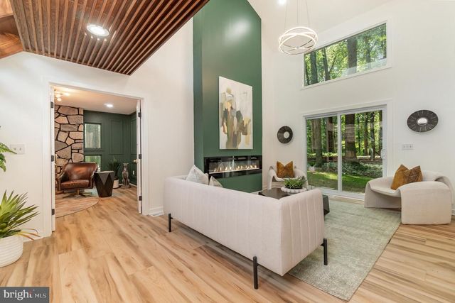 555 HILLTOP RD, Hummelstown, PA 17036