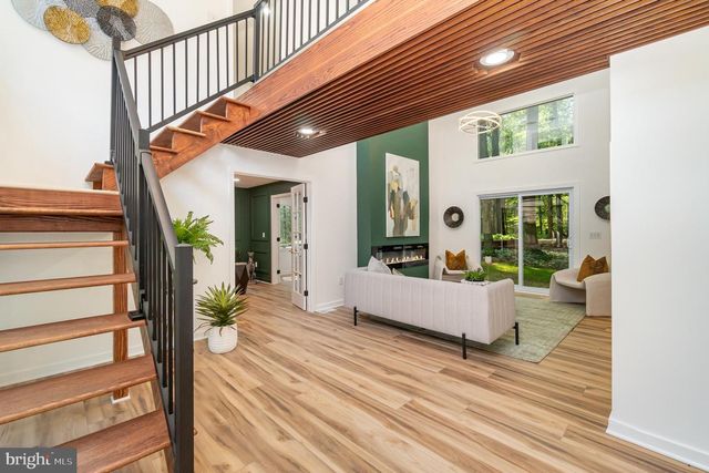 555 HILLTOP RD, Hummelstown, PA 17036