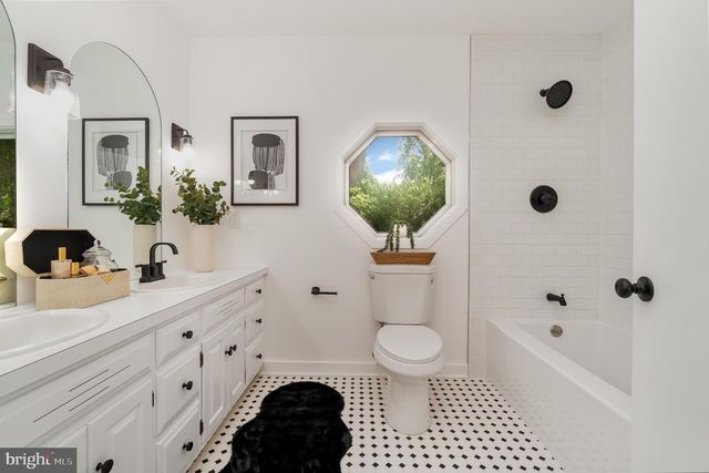 555 HILLTOP RD, Hummelstown, PA 17036