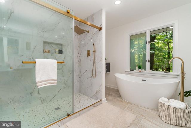 555 HILLTOP RD, Hummelstown, PA 17036