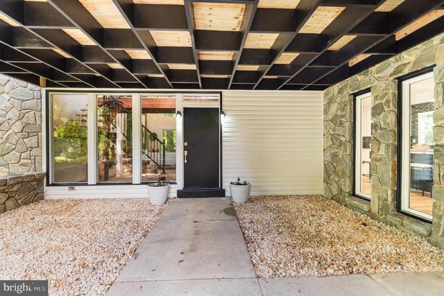 555 HILLTOP RD, Hummelstown, PA 17036