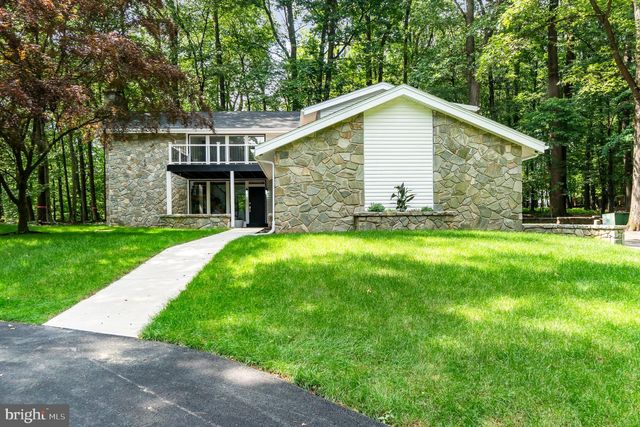 555 HILLTOP RD, Hummelstown, PA 17036
