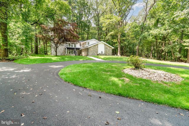 555 HILLTOP RD, Hummelstown, PA 17036