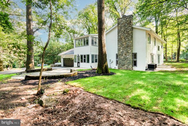 555 HILLTOP RD, Hummelstown, PA 17036