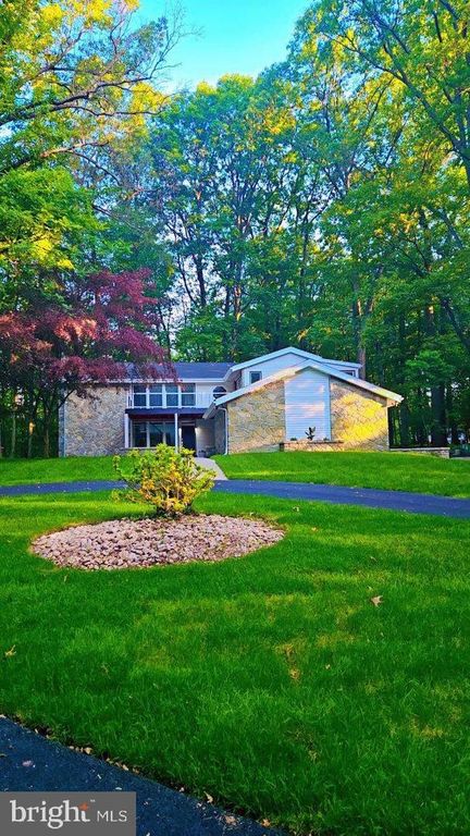 555 HILLTOP RD, Hummelstown, PA 17036