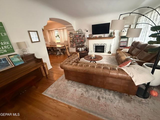 913 E NEVADA Avenue, El Paso, TX 79902