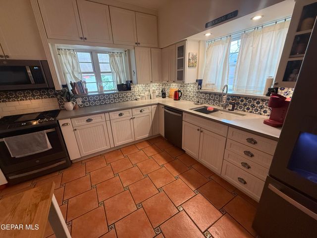 913 E NEVADA Avenue, El Paso, TX 79902