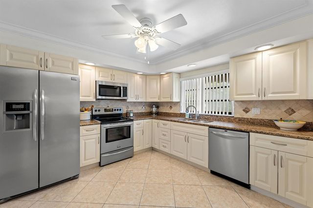 4863 Hawkwood Road B, Boynton Beach, FL 33436