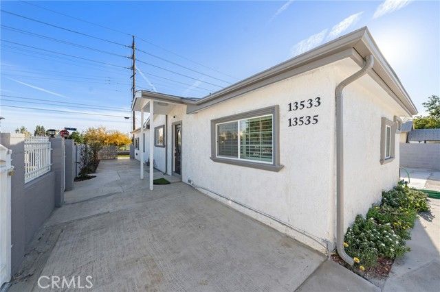 13533 Terra Bella, Pacoima (los Angeles), CA 91331