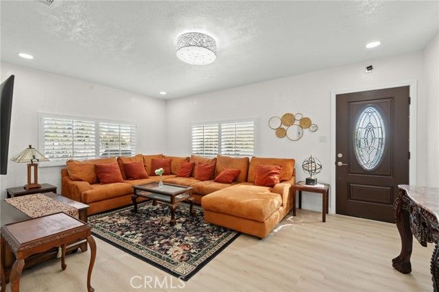 13533 Terra Bella, Pacoima (los Angeles), CA 91331