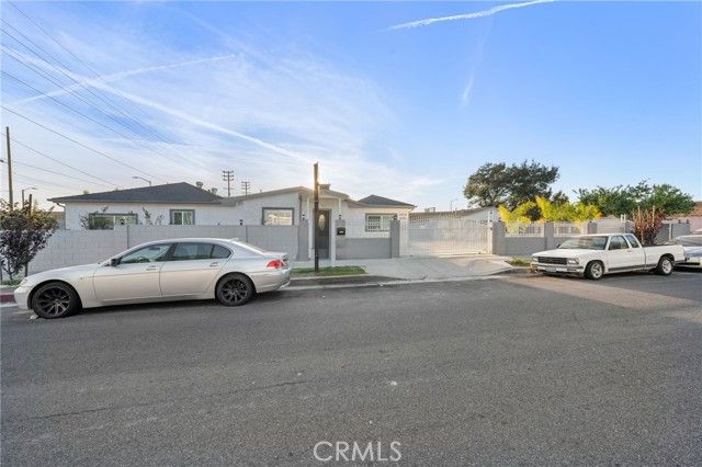 13533 Terra Bella, Pacoima (los Angeles), CA 91331