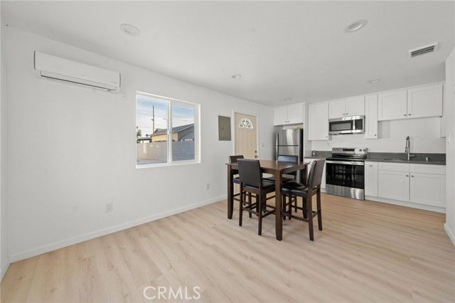 13533 Terra Bella, Pacoima (los Angeles), CA 91331