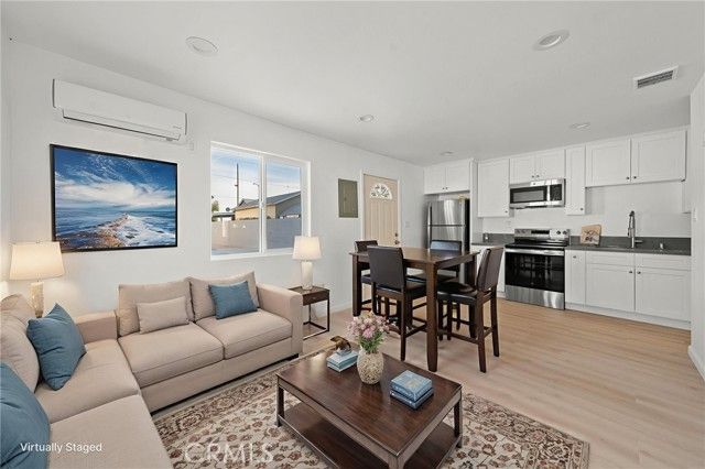 13533 Terra Bella, Pacoima (los Angeles), CA 91331