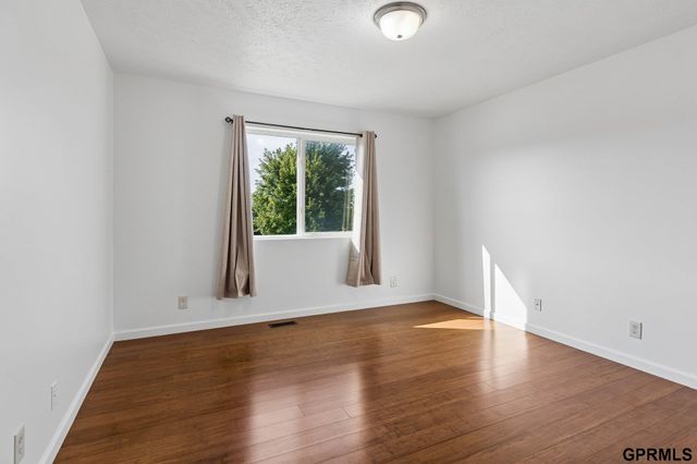 8538 sheffield Street, Omaha, NE 68122