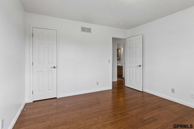 8538 sheffield Street, Omaha, NE 68122