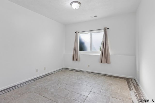8538 sheffield Street, Omaha, NE 68122