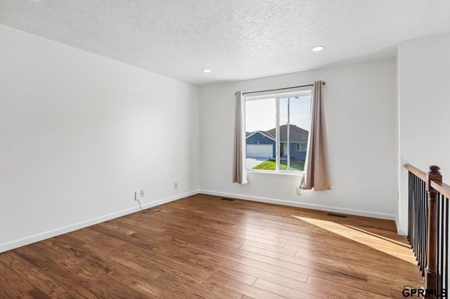 8538 sheffield Street, Omaha, NE 68122