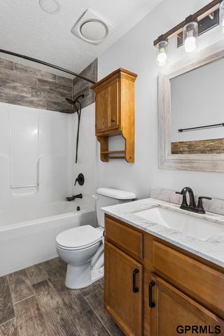 8538 sheffield Street, Omaha, NE 68122