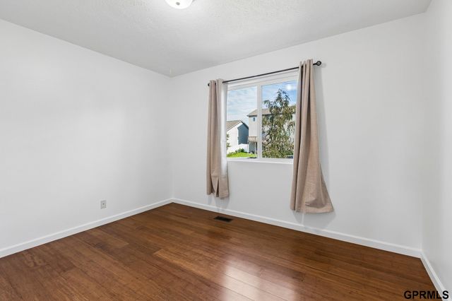 8538 sheffield Street, Omaha, NE 68122