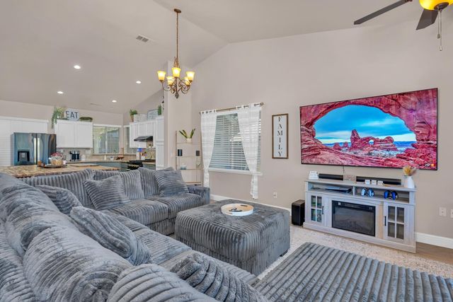 2512 Keats Avenue, Clovis, CA 93611