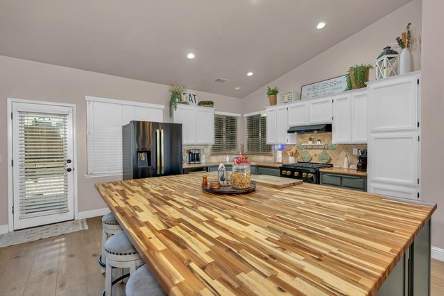 2512 Keats Avenue, Clovis, CA 93611