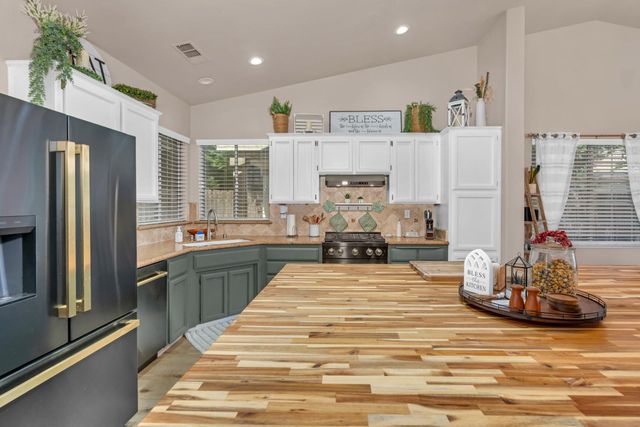 2512 Keats Avenue, Clovis, CA 93611