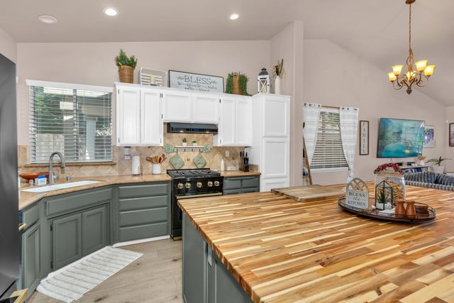 2512 Keats Avenue, Clovis, CA 93611