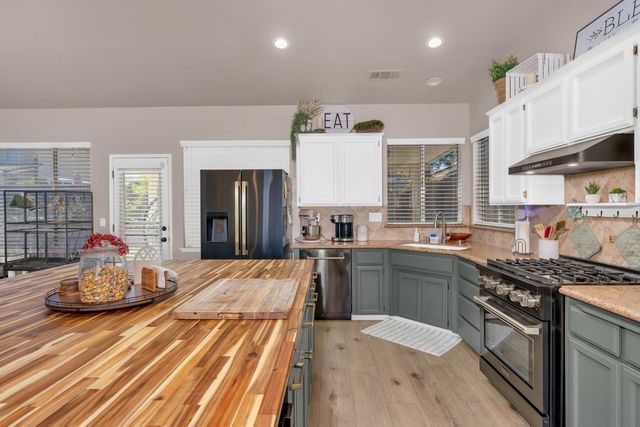 2512 Keats Avenue, Clovis, CA 93611