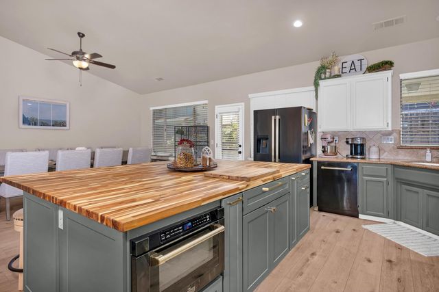 2512 Keats Avenue, Clovis, CA 93611