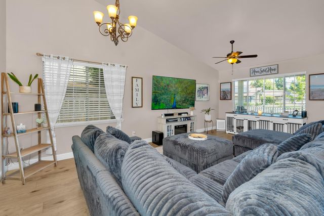 2512 Keats Avenue, Clovis, CA 93611