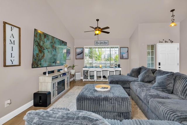 2512 Keats Avenue, Clovis, CA 93611