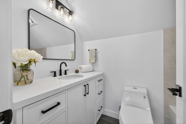 14 Hamlet C, Somerville, MA 02143