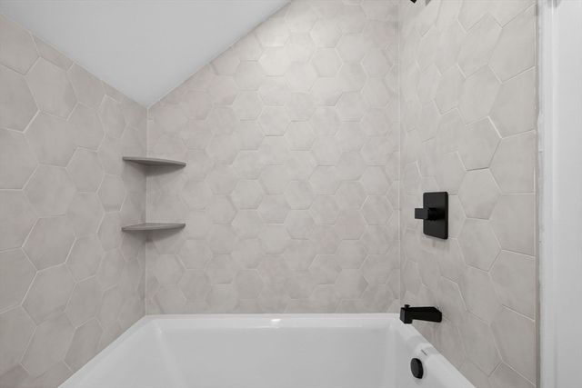 14 Hamlet C, Somerville, MA 02143