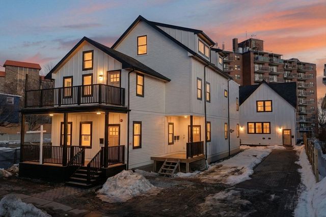 14 Hamlet C, Somerville, MA 02143