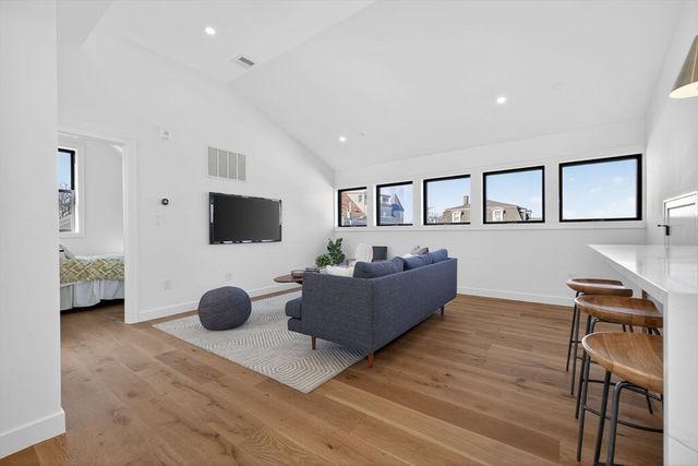 14 Hamlet C, Somerville, MA 02143