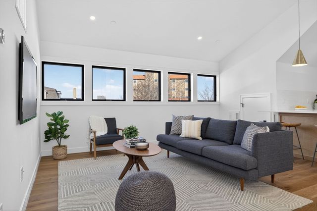 14 Hamlet C, Somerville, MA 02143