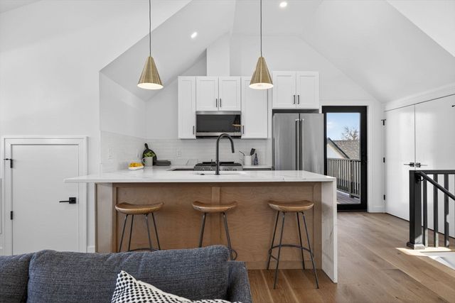 14 Hamlet C, Somerville, MA 02143