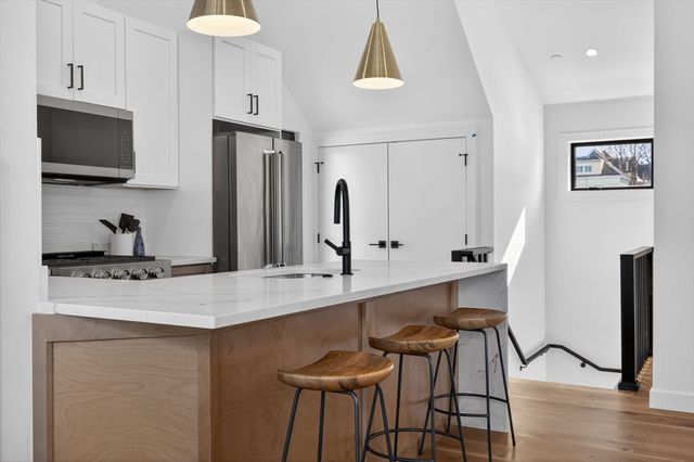 14 Hamlet C, Somerville, MA 02143