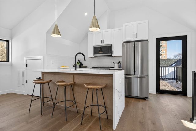 14 Hamlet C, Somerville, MA 02143