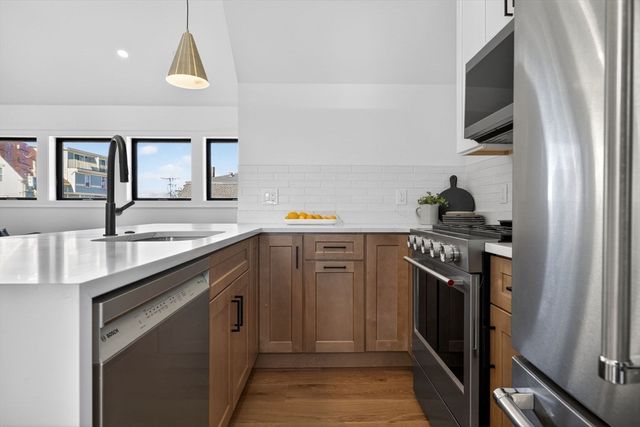14 Hamlet C, Somerville, MA 02143