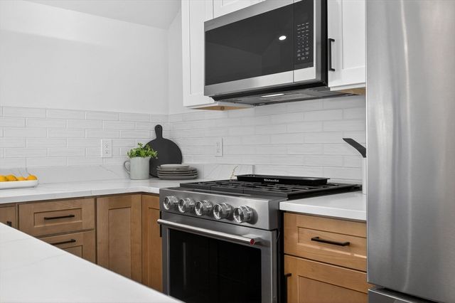 14 Hamlet C, Somerville, MA 02143