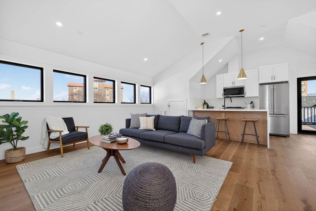 14 Hamlet C, Somerville, MA 02143