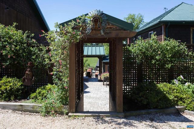 240 STONELEIGH RD, Palmyra, VA 22963