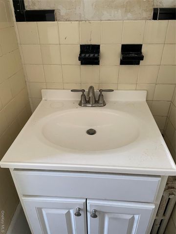 39 McCollom Place, Yonkers, NY 10704