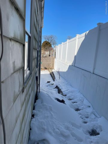 39 McCollom Place, Yonkers, NY 10704