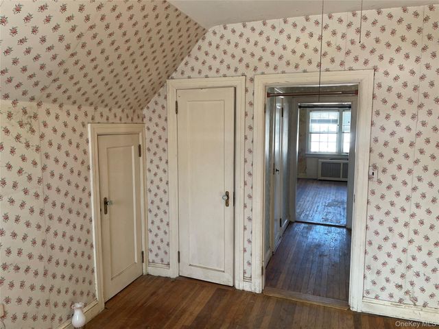 39 McCollom Place, Yonkers, NY 10704