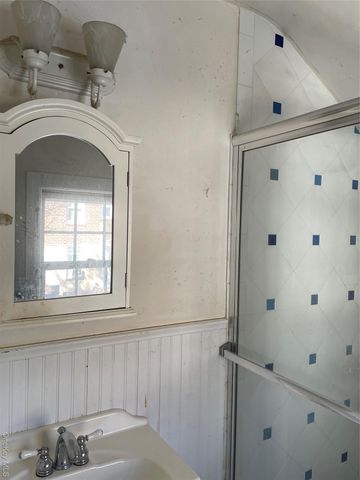 39 McCollom Place, Yonkers, NY 10704