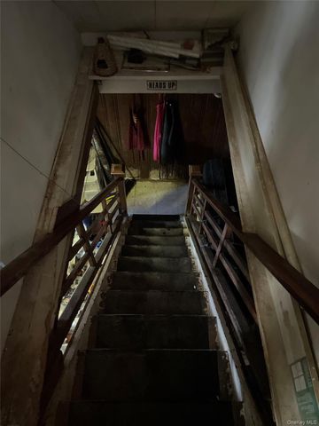 39 McCollom Place, Yonkers, NY 10704