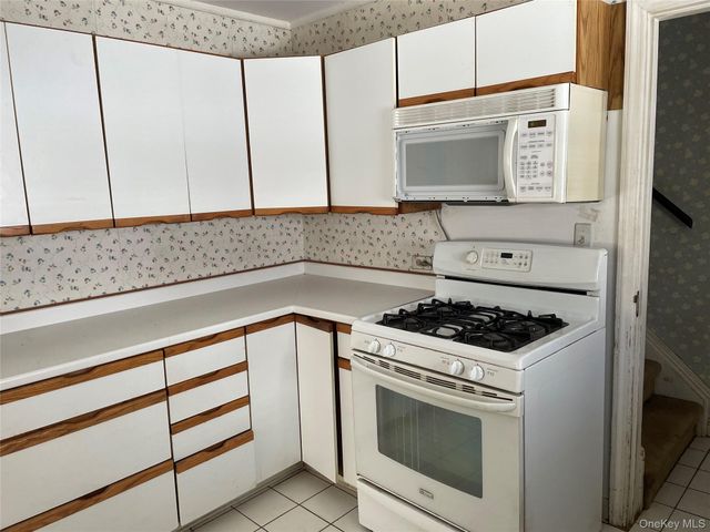 39 McCollom Place, Yonkers, NY 10704